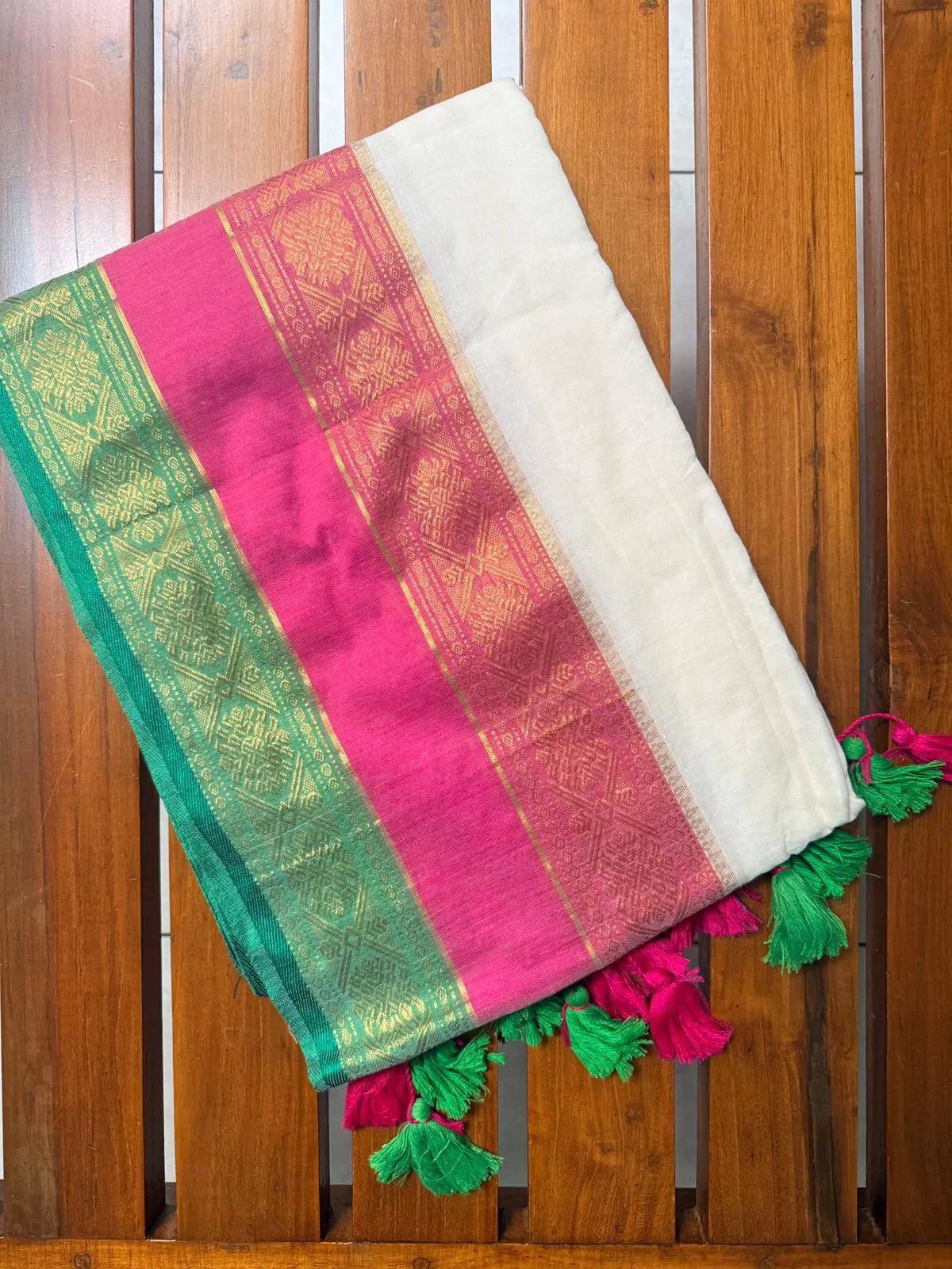 Mul Cotton Kanchi Border Saree