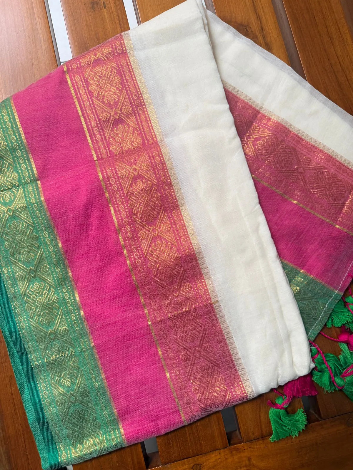 Mul Cotton Kanchi Border Saree